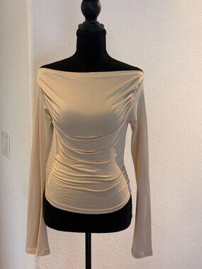 🌸 Edikted Fitted Off-Shoulder Top 🌸Size Small